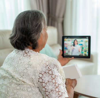 Patient talks to physician via telehealth app to get healthcare advice 